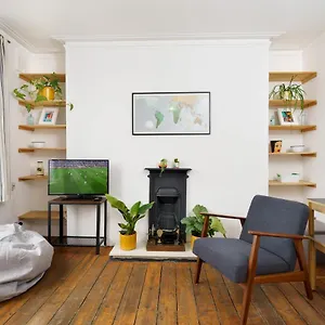 Appartamento 50 Meters To The Metro, Londra